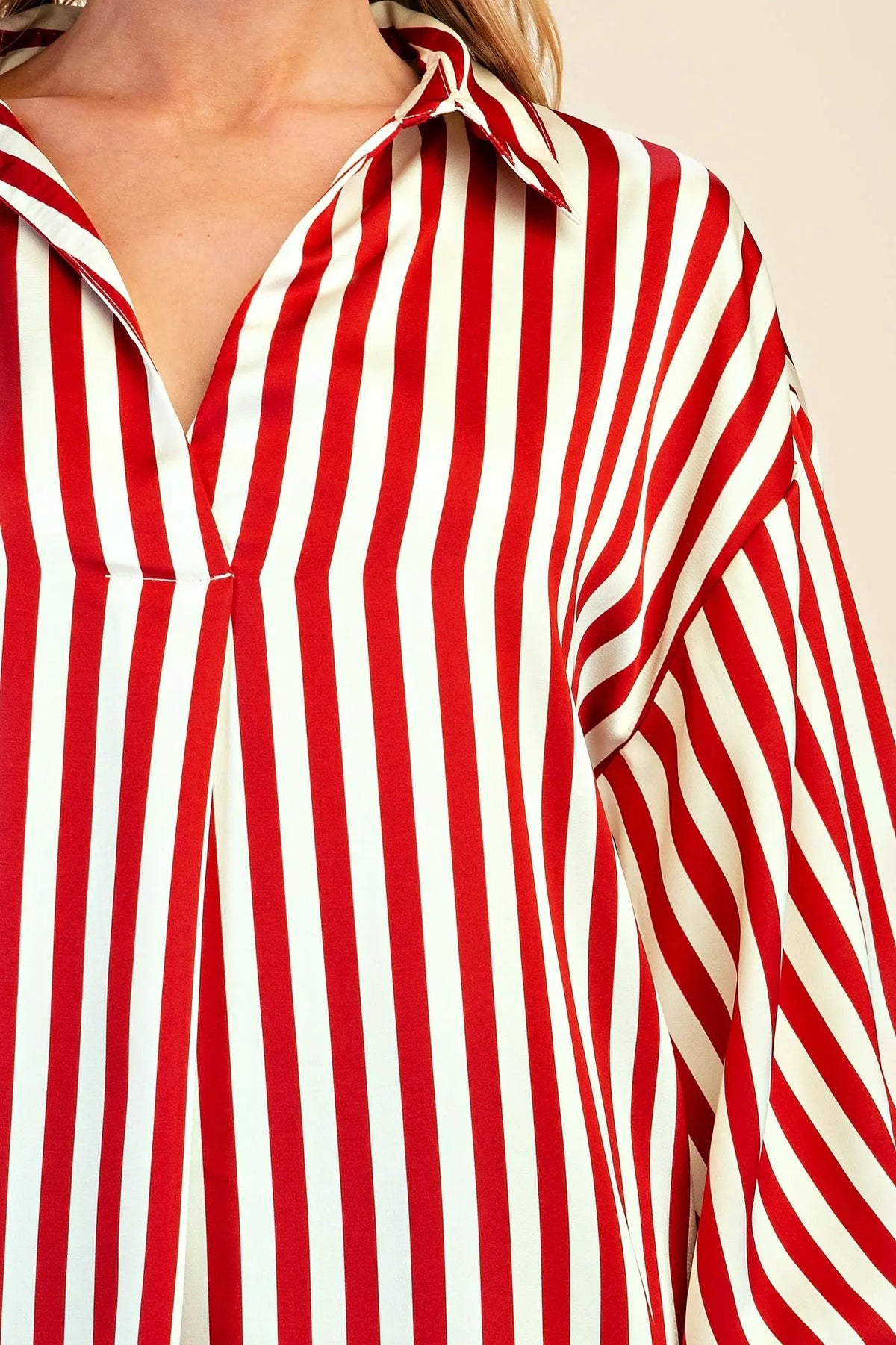 Lapel Collar Shirt with a V-Neckline and Balloon Sleeves Shirts