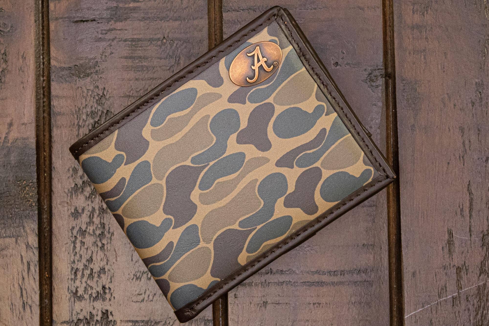 Alabama Crimson Tide Men's Bifold Old School Camo Leather Wallet.